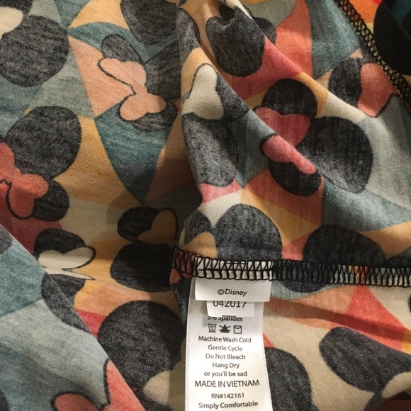 LuLaRoe Disney Minnie Mouse Irma Top M FREE SHIP - Picture 5 of 5